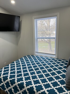 3 Schlafzimmer, Schreibtisch, Bügeleisen/Bügelbrett, Reisekinderbett