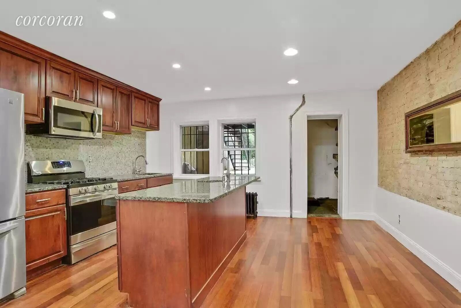 Pet friendly cozy one bedroom on a tree lined street