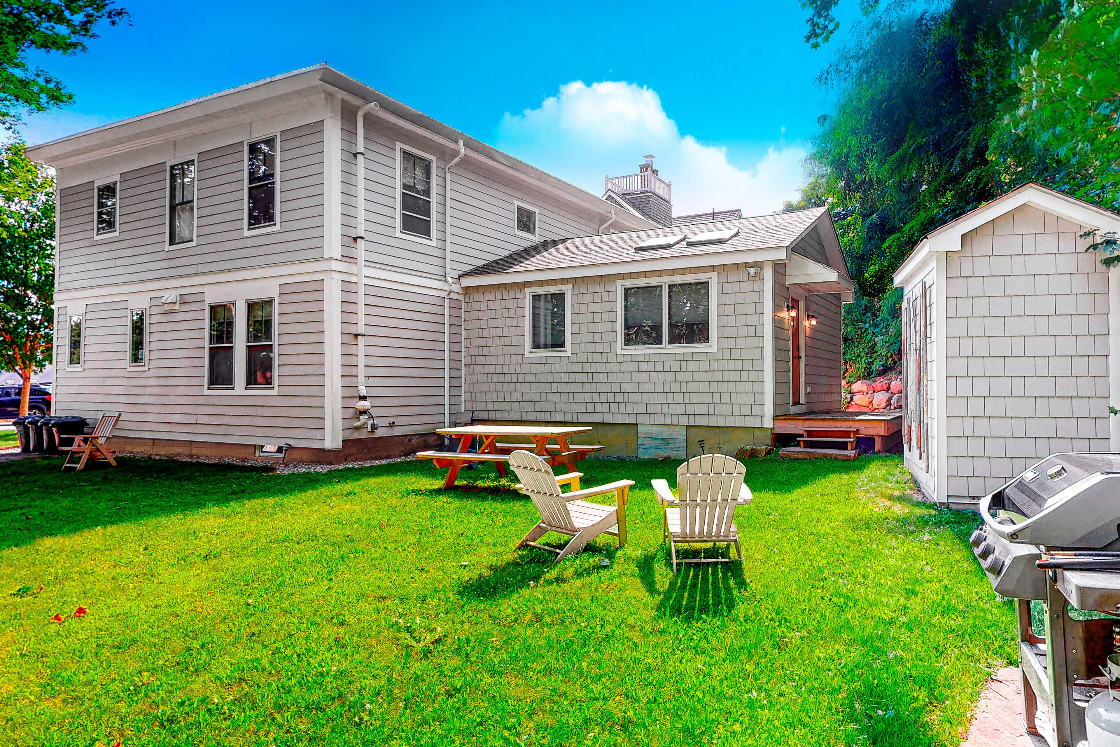 Waterfront & walkable - two homes in one - harbor views, AC, dog friendly