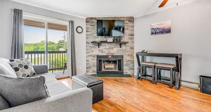 Gorgeous condo with hot tub, heated indoor pool, fireplace, balcony, & fast WiFi