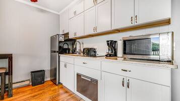 Microwave, stovetop, dishwasher, coffee/tea maker