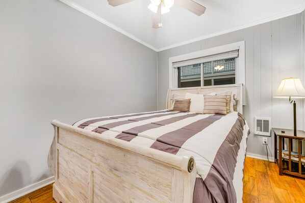 1 dormitorio, tabla de planchar con plancha, Internet y ropa de cama