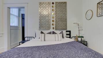 1 bedroom, desk, iron/ironing board, WiFi