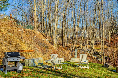 Waterfront, walkable home with beautiful kitchen & washer/dryer - dog-friendly