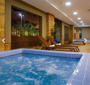 Indoor pool, 9 outdoor pools, open 9:00 AM to 10:00 PM, pool umbrellas - Olimpia Park Resort (Olímpia)