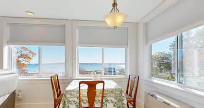 Waterfront home with ocean views, beach access, AC & washer/dryer - dog-friendly