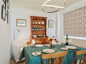 Dining - 2 bedroom accommodation in Bexhill On Sea (Bexhill On Sea)