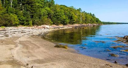 Oceanfront home with water views - central AC, washer/dryer & beach access