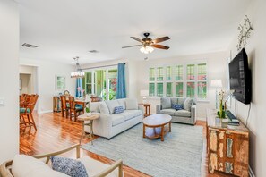 Een televisie en een printer