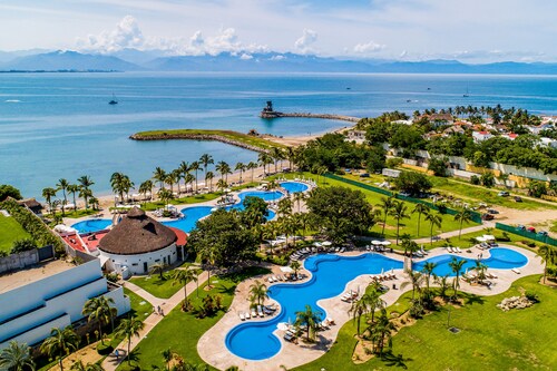 Ocean-view getaway with patio, grill, roof deck, & on-site pools