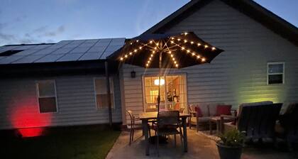 Luxurious 4 bedroom 2bath Bungalow w/ Private Backyard Oasis
