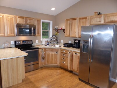 Dream Ridge Lodge - Spacious, Private and Centrally Located