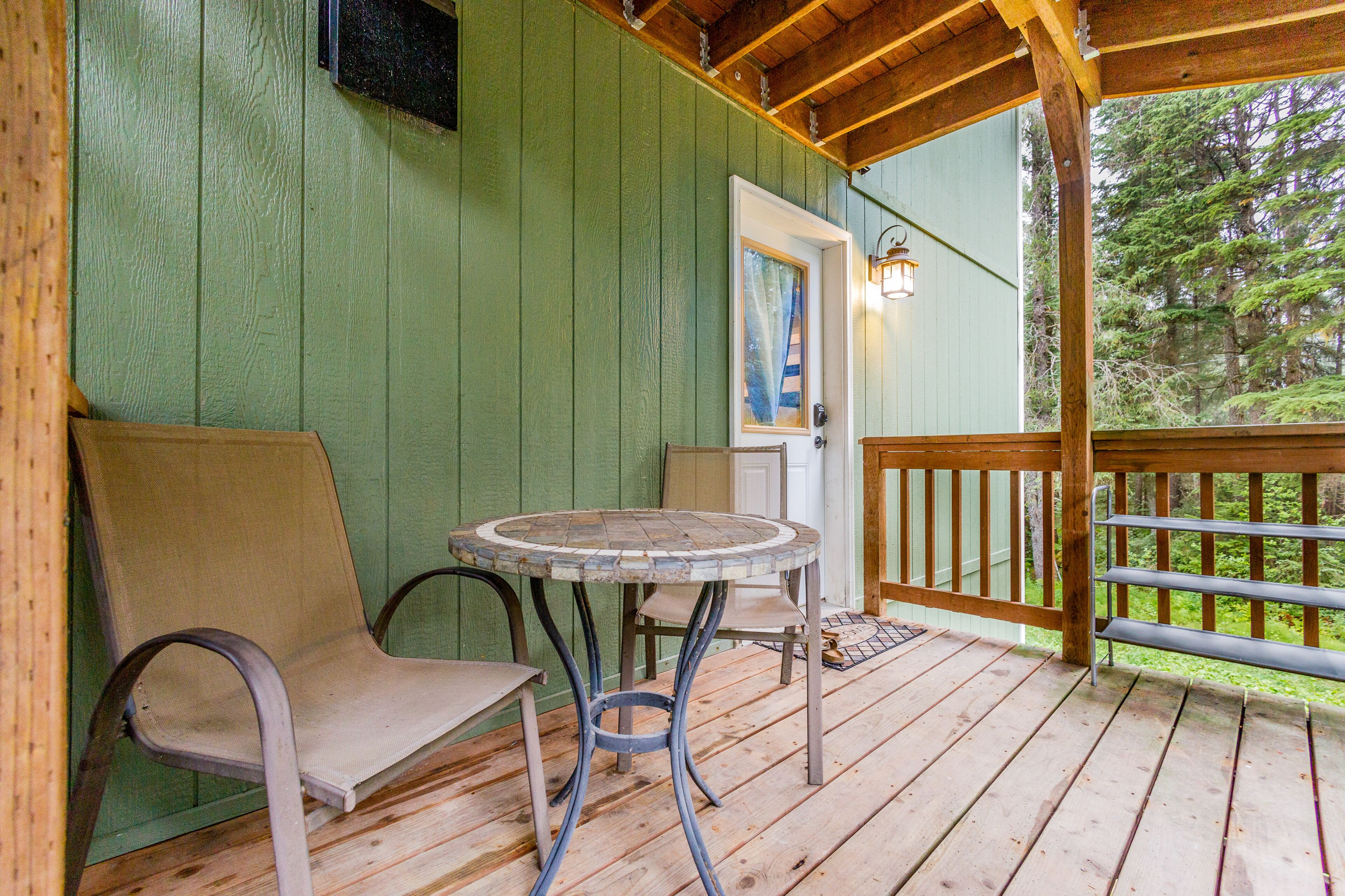 Dog-friendly ground-level studio with WiFi & kitchenette - near skiing & hiking