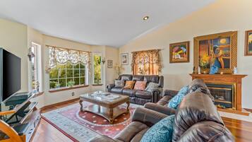 TV, fireplace, DVD player