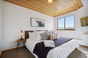 5 Schlafzimmer, Schreibtisch, Bügeleisen/Bügelbrett, kostenloses WLAN