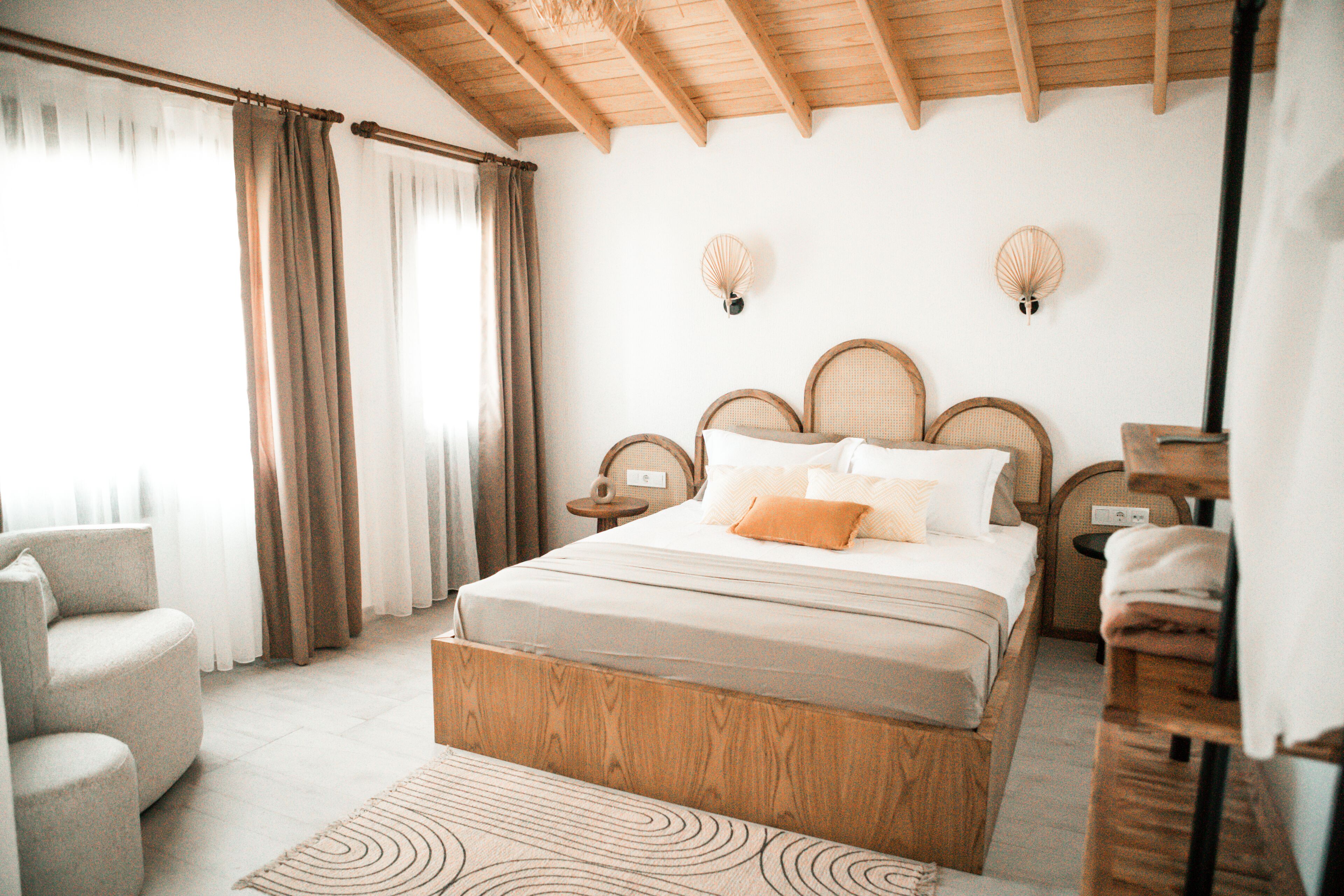 Kahden hengen standard-huone | Ylelliset vuodevaatteet, minibaari, tallelokero huoneessa