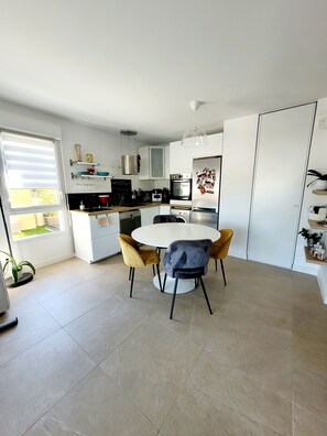 Fridge, microwave, oven, stovetop
