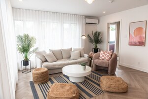 Quarto casal real | Área de estar | Smart TV