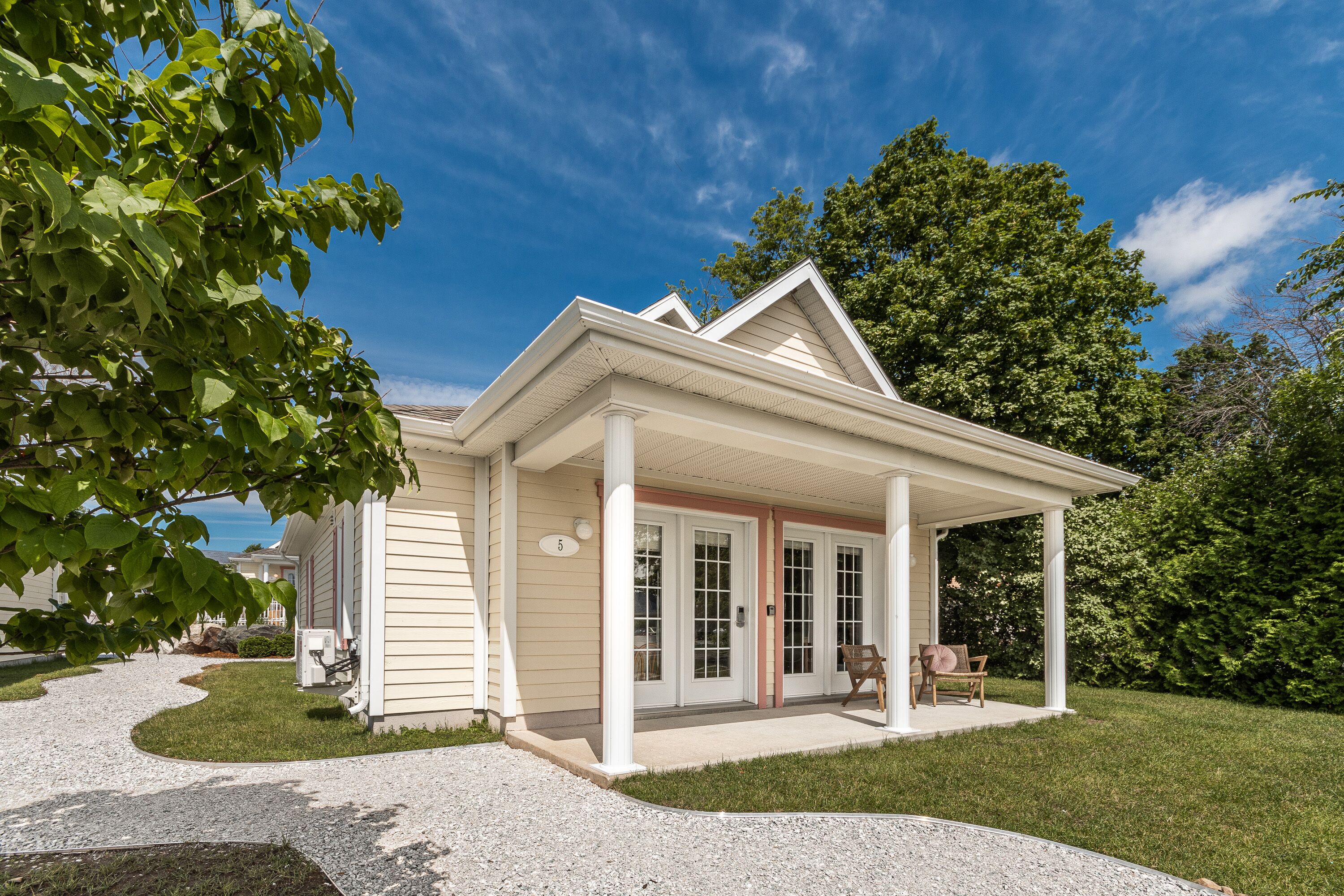 Comfort Cabin | Front of property