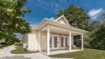 Comfort Cabin | Front of property