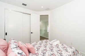 5 chambres, lit parapluie, Wi-Fi gratuit, draps fournis
