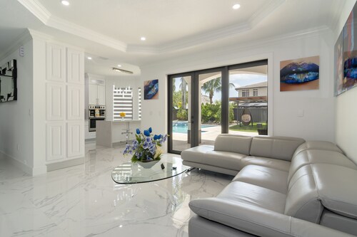 Tropical Paradise deluxe villa