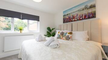 3 bedrooms, desk, iron/ironing board, WiFi