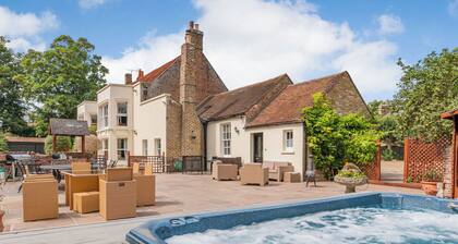 6 bedroom accommodation in Westgate On Sea, near Margate