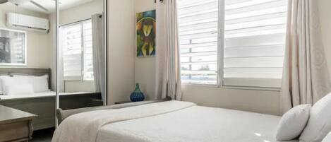 2 habitaciones, escritorio, tabla de planchar con plancha y wifi gratis