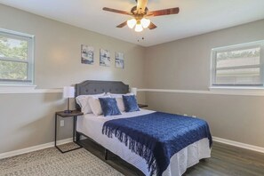 4 habitaciones, tabla de planchar con plancha, wifi y ropa de cama 