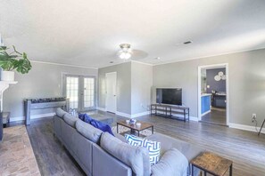 Télévision, baby-foot