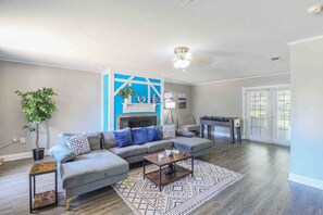 Télévision, baby-foot