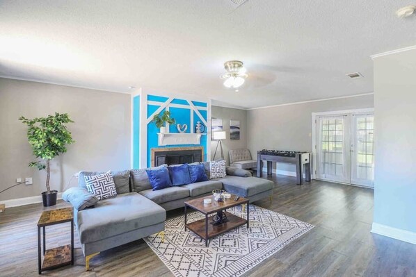 Televisión y futbolito 