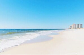Una spiaggia nelle vicinanze