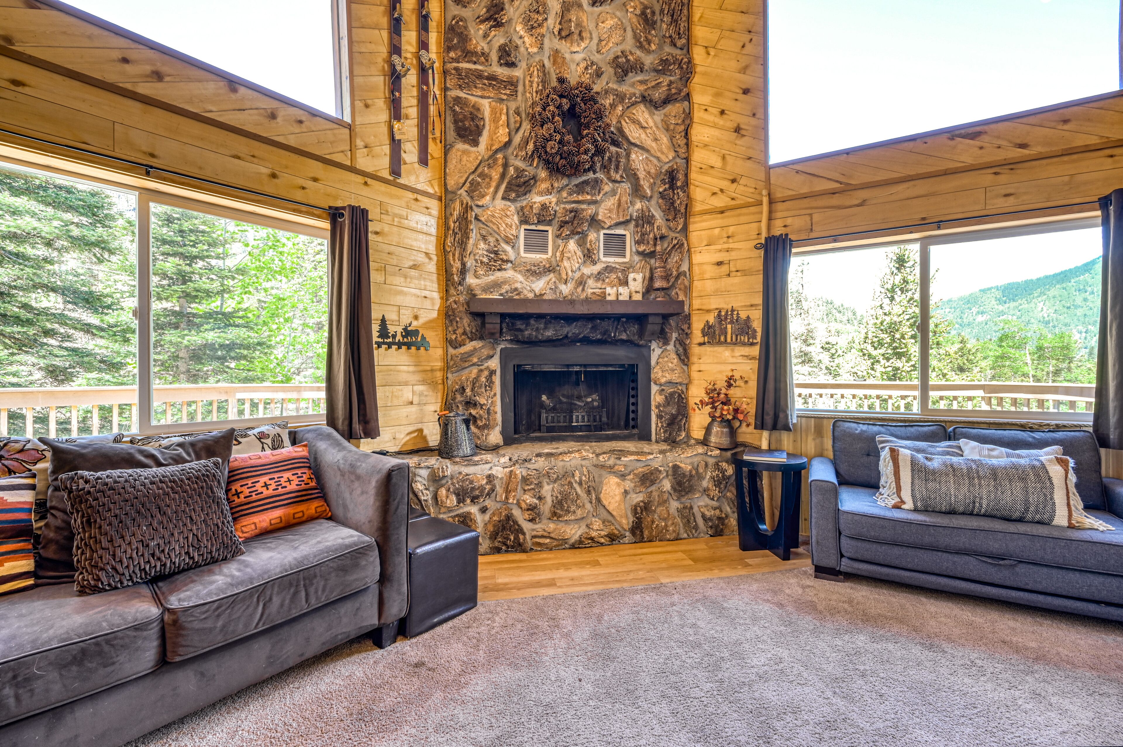 Fernseher, Kamin, DVD-Player, Tischtennisplatte