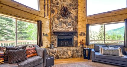 Amazing A-frame with mountain-view deck - walk to lifts, fireplace, dog-friendly