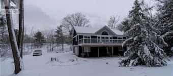 Muskoka Gem on 5 Acres of Enchanted Forest w/Panoramic Sauna!