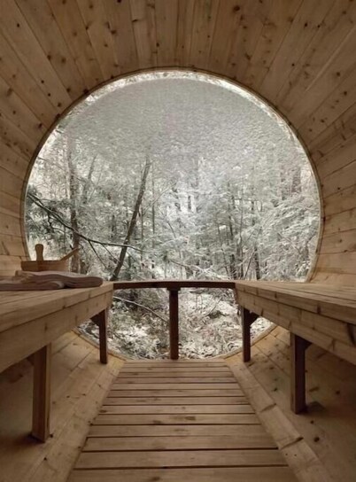 Muskoka Gem on 5 Acres of Enchanted Forest w/Panoramic Sauna!