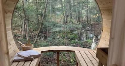 Muskoka Gem on 5 Acres of Enchanted Forest w/Panoramic Sauna!