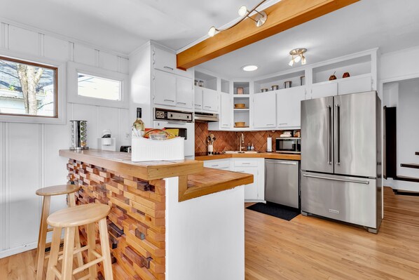 Fridge, microwave, oven, stovetop - Cozy Midtown retreat with skyline views, private yard, deck, firepit, & W/D (Atlanta)