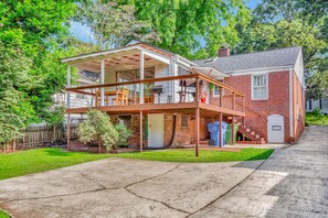 Exterior - Cozy Midtown retreat with skyline views, private yard, deck, firepit, & W/D (Atlanta)