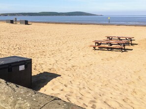 Beach - 1 bedroom accommodation in Uphill, near Weston-Super-Mare (Uphill, near Weston-Super-Mare)
