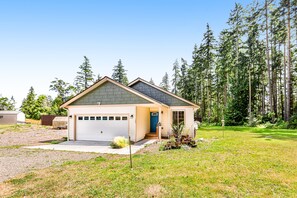 Exterior - Newer, dog-friendly home at the forest's edge with patio & WiFi - near downtown (Port Townsend)
