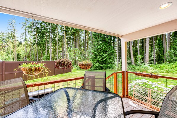 Outdoor dining