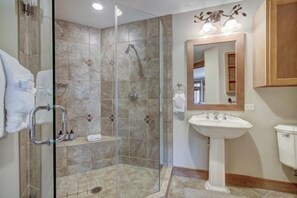 Exterior - Lone Eagle 2 Bedroom Condo (Keystone)