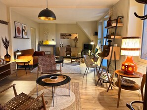 Unclassified image, 3 of 28, button