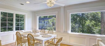 NEW LISTING! Waterfront cottage, hot tub, fire pit, gated community, pier, kayak