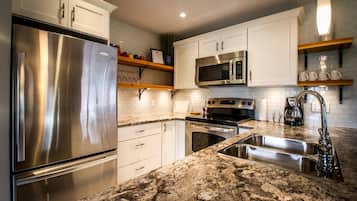 Luxury House | Private kitchen | Full-size fridge, microwave, oven, stovetop