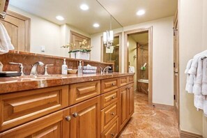 Private kitchen - 1 Bedroom in Lionshead Village - Antlers at Vail (Vail)