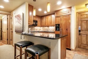 Condo (1 Bedroom in Lionshead Village - Antl) | Private kitchen